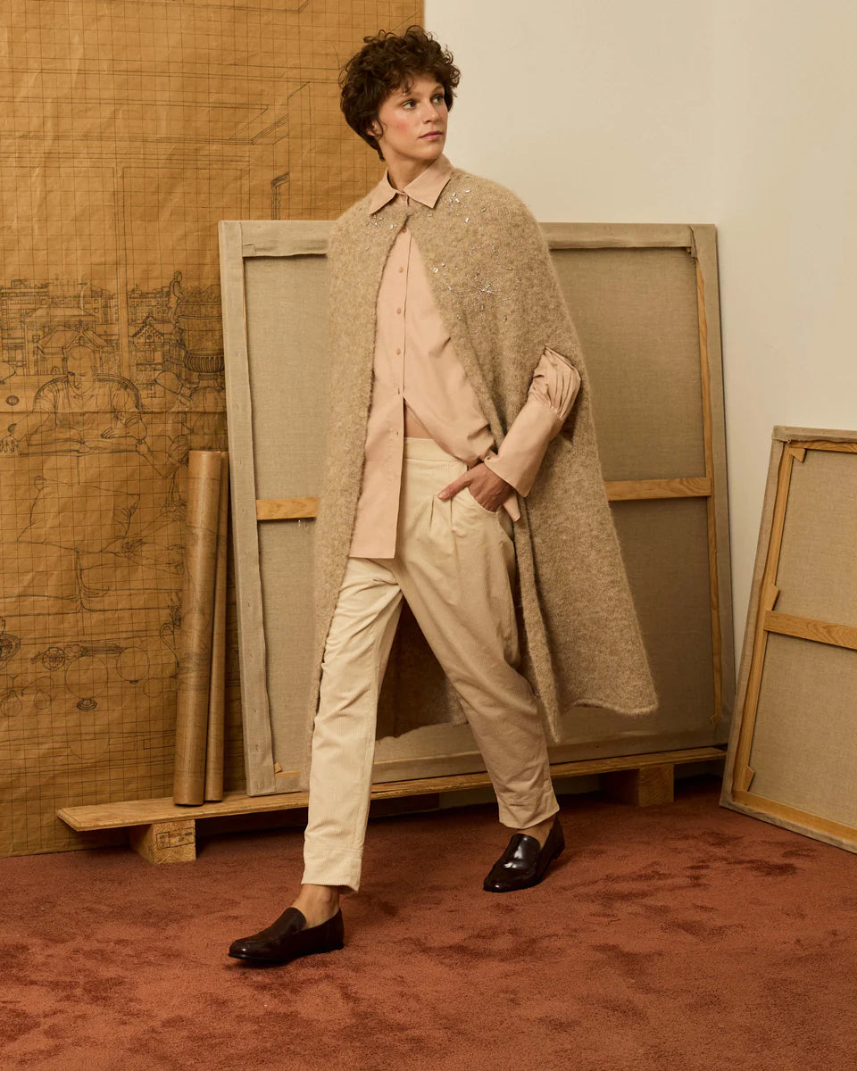 Capa bordada beige