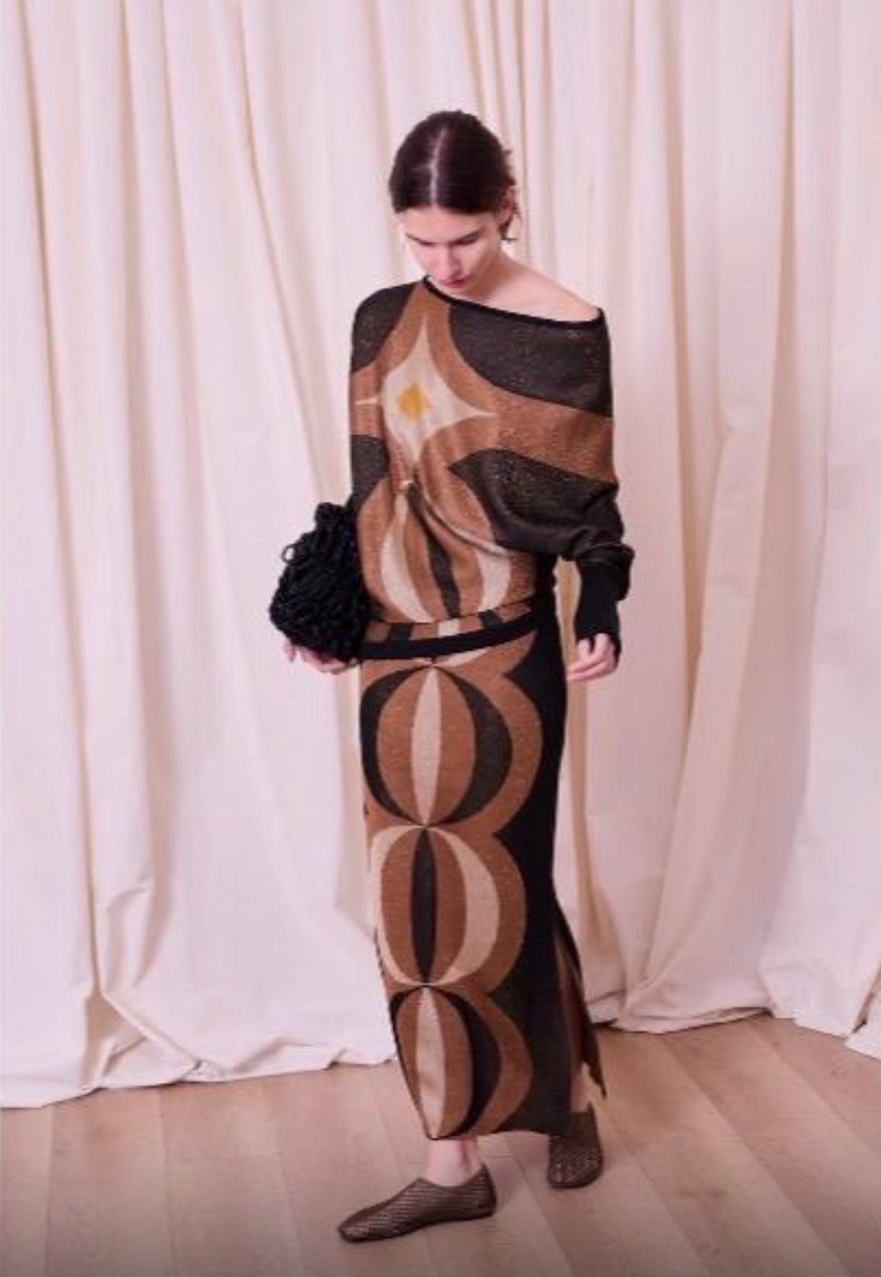 Jersey de punto metalizado cobre y negro de manga larga para mujer