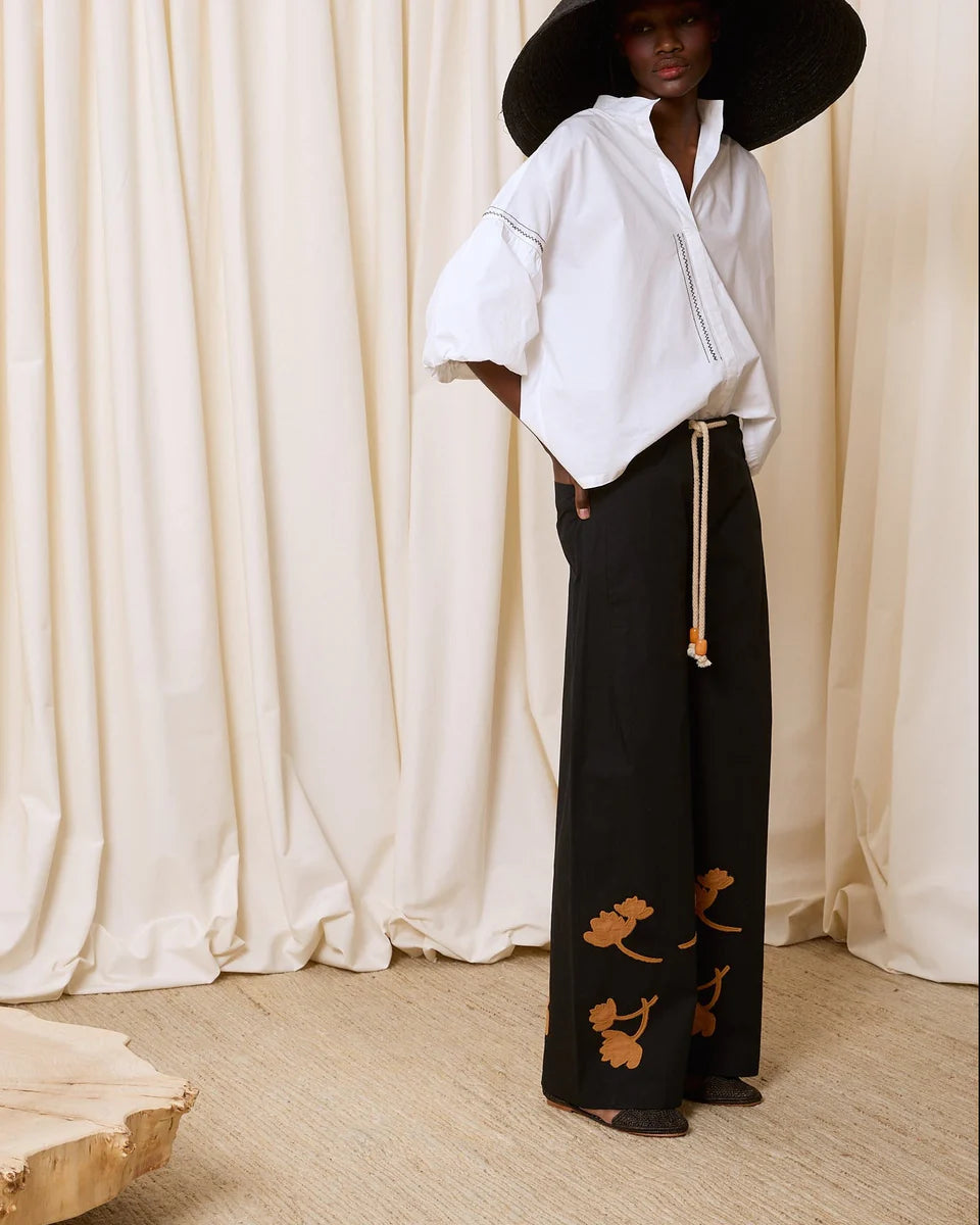 Pantalón negro con flores ocre | Is Coming en MHOSS