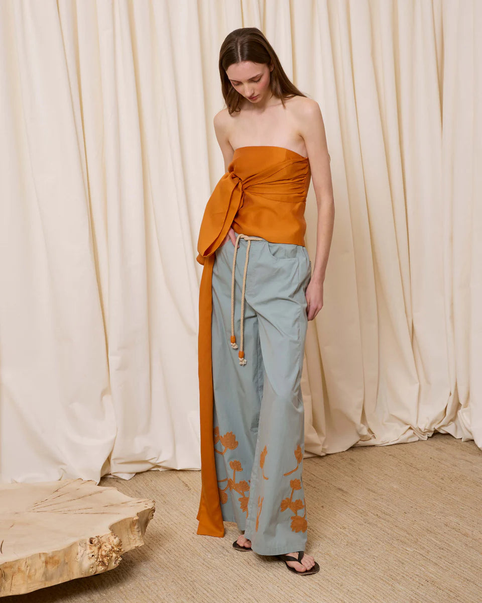 Pantalón algodón azul con flores ocre | Is Coming en MHOSS