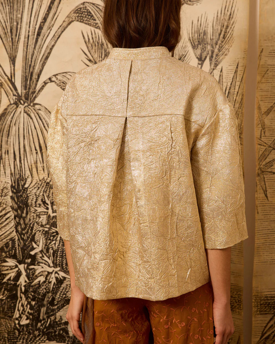 Cazadora metalizada dorada