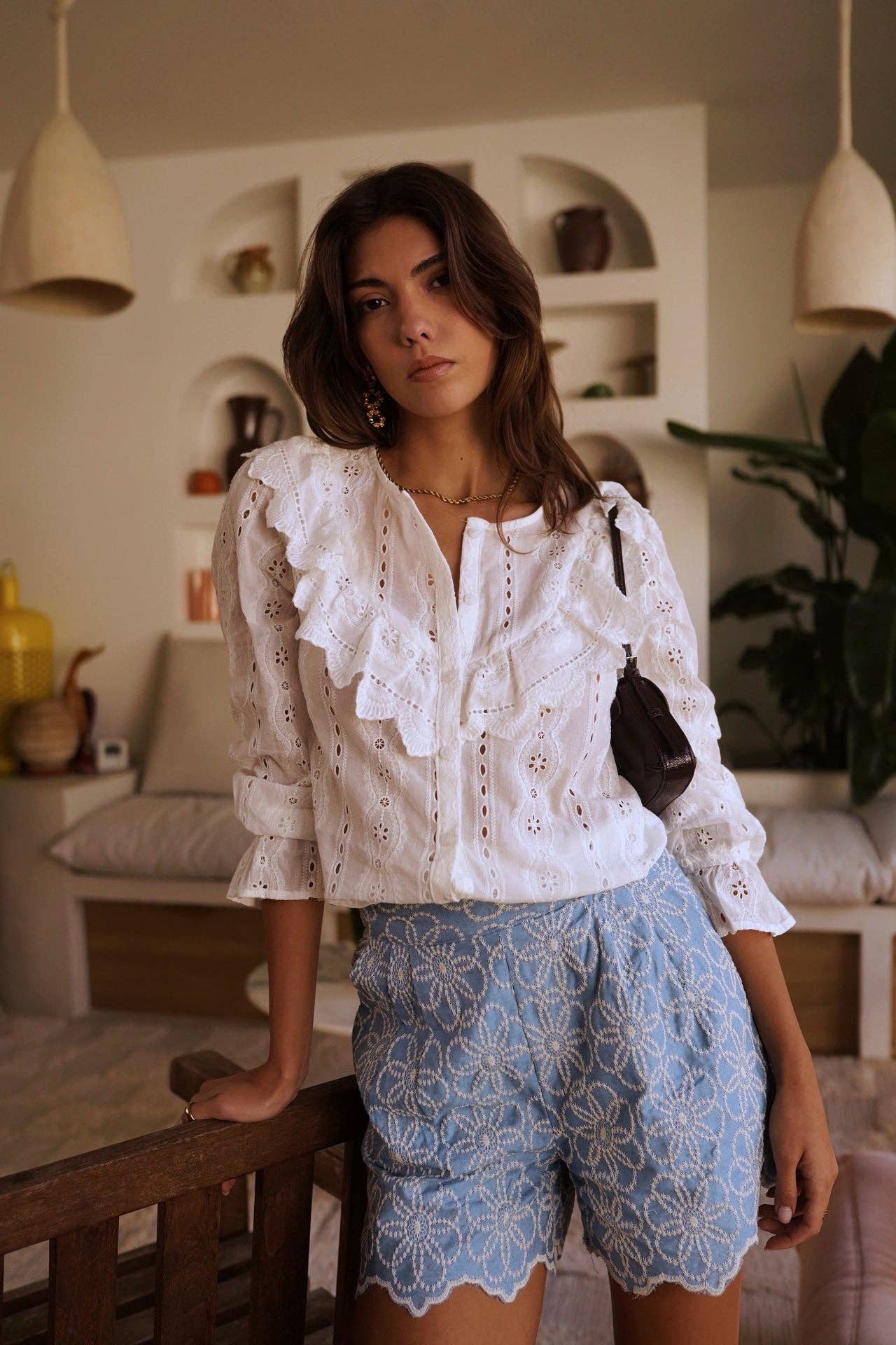 Blusa blanca de bordado inglés con manga abullonada · MHOSS Oviedo