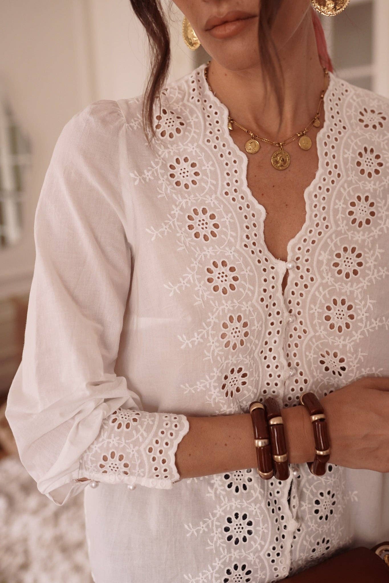 Camisa blanca de mujer, fondo de armario de MHOSS Oviedo