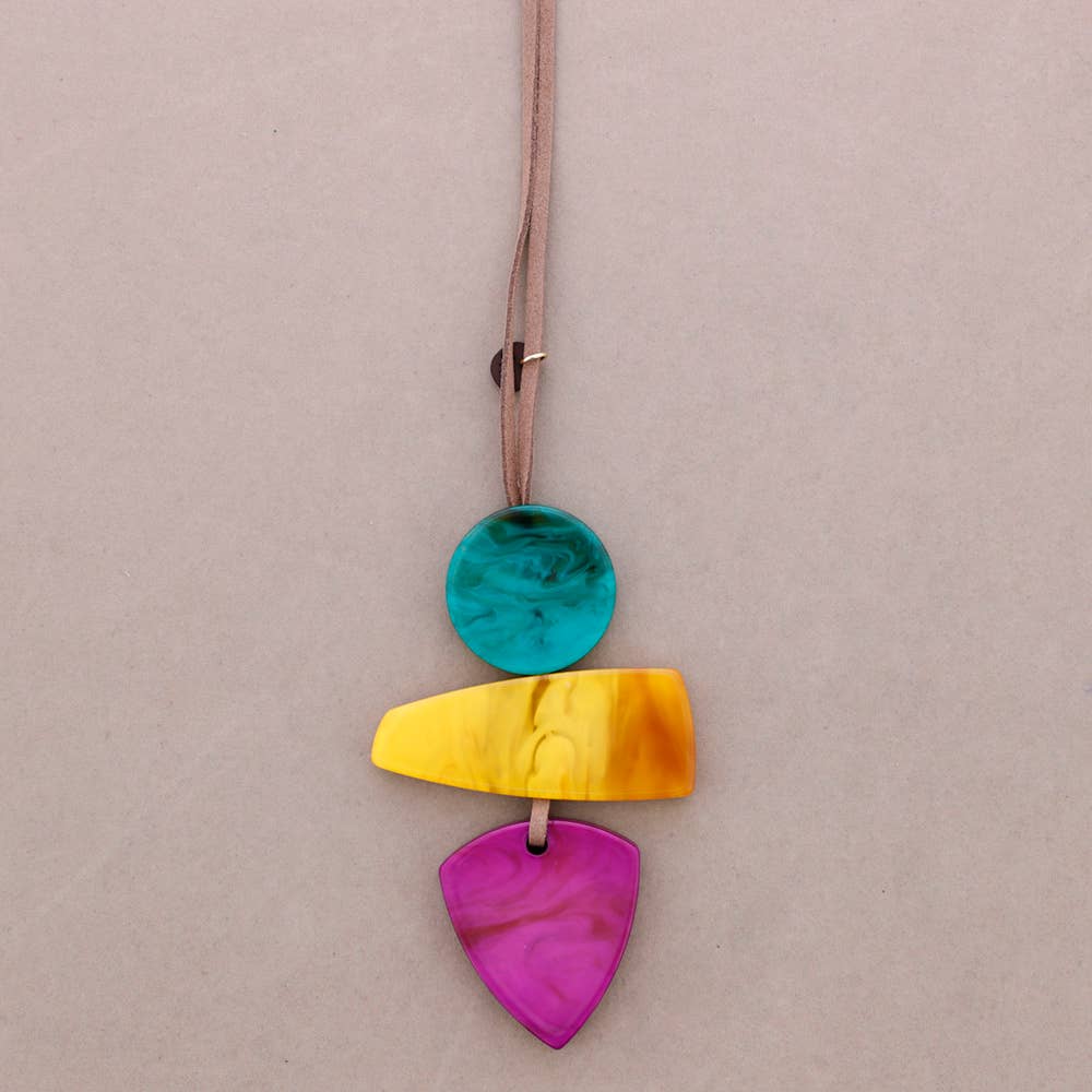 Collar largo con triple colgante de resina · MHOSS Oviedo