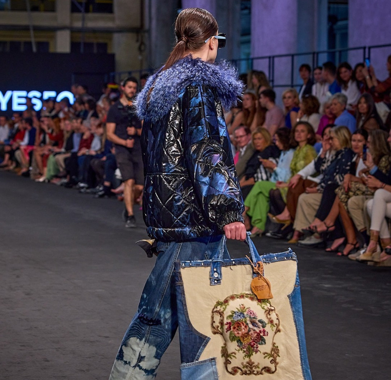 Veste courte bleu métallisé