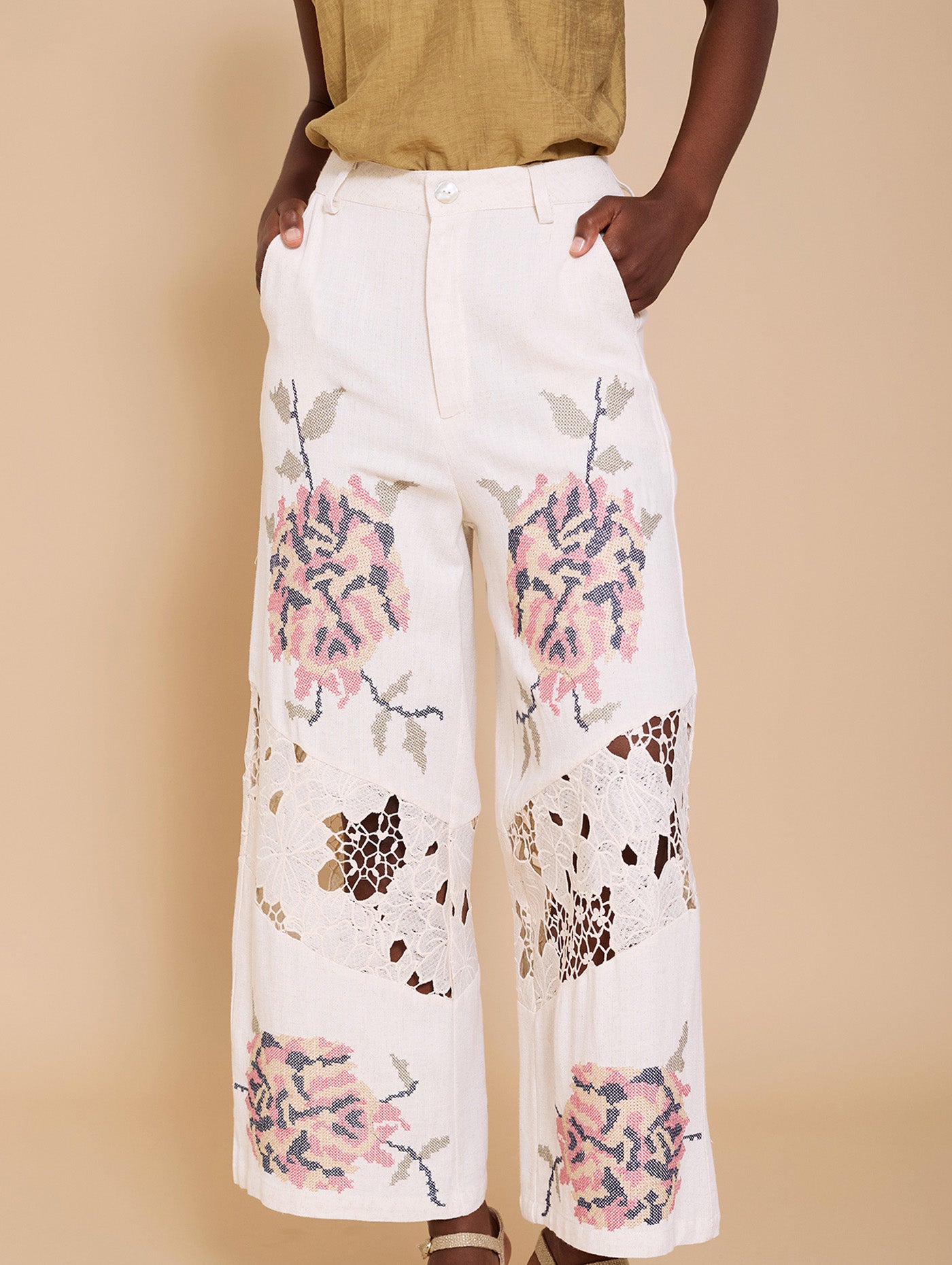 Pantalón bimateria encaje y bordado