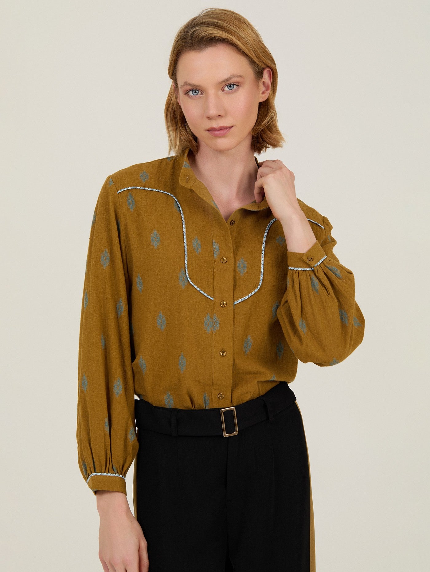 Blusa estampada con vivo