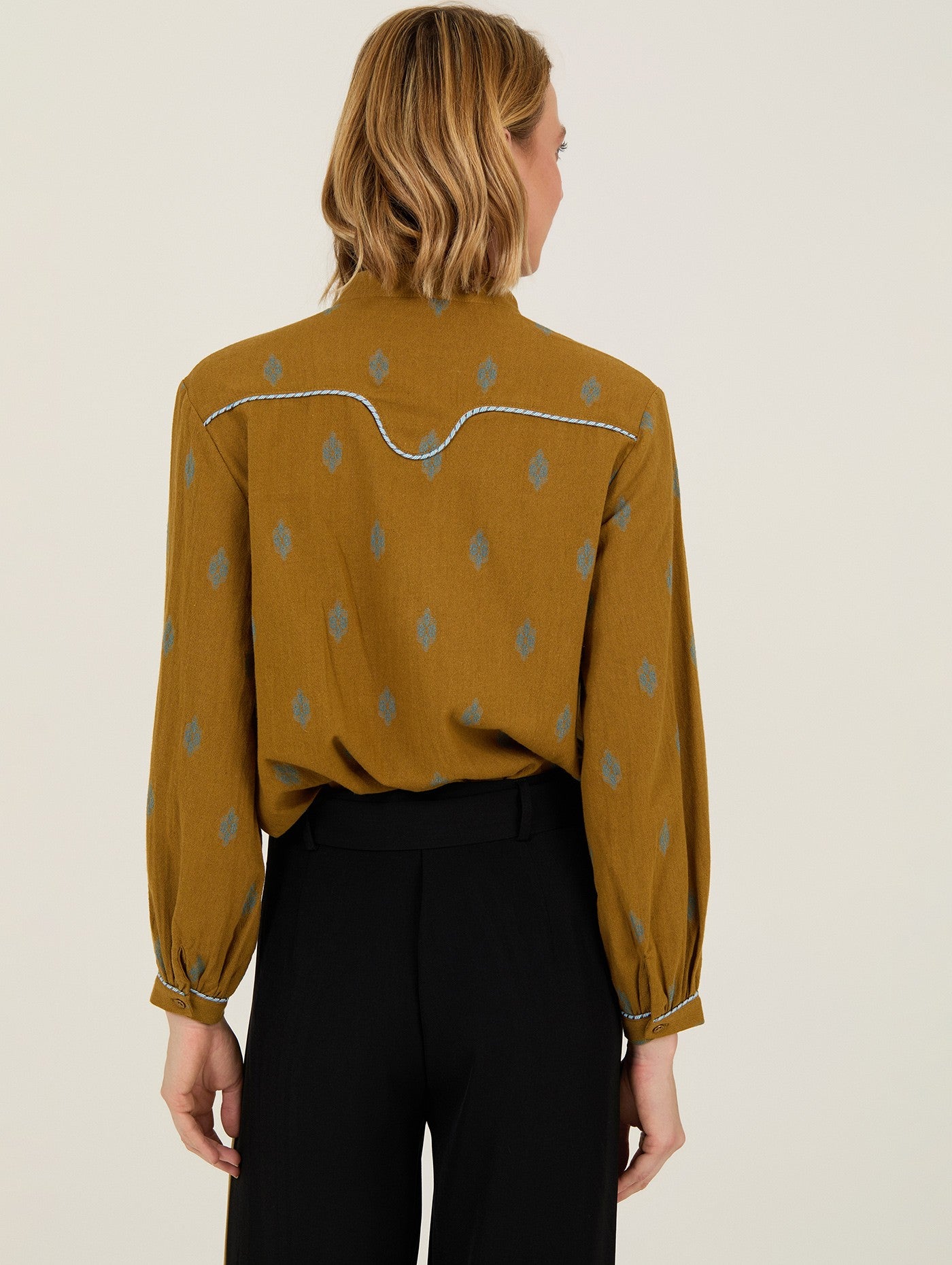 Blusa estampada con vivo
