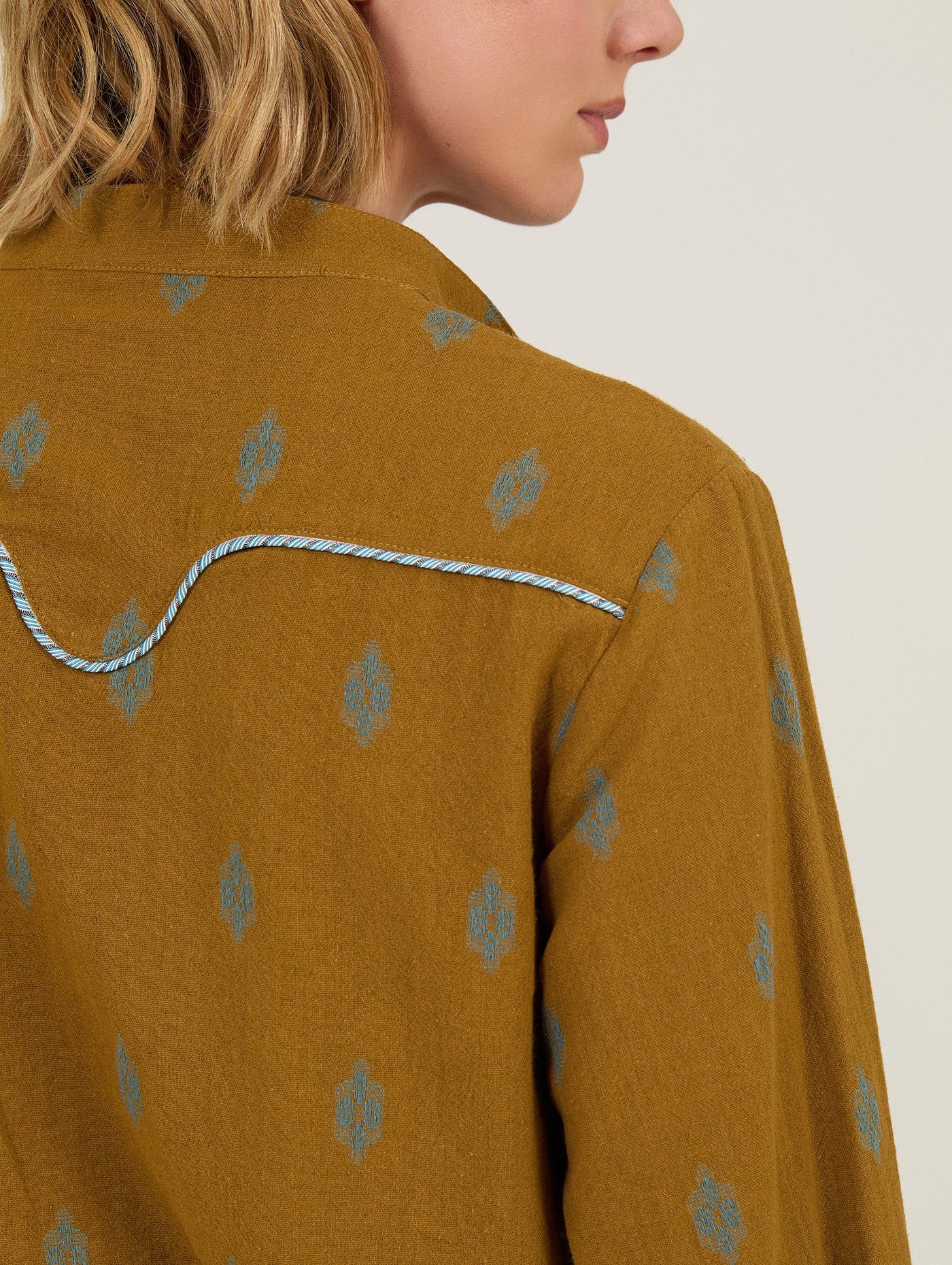Blusa estampada con vivo
