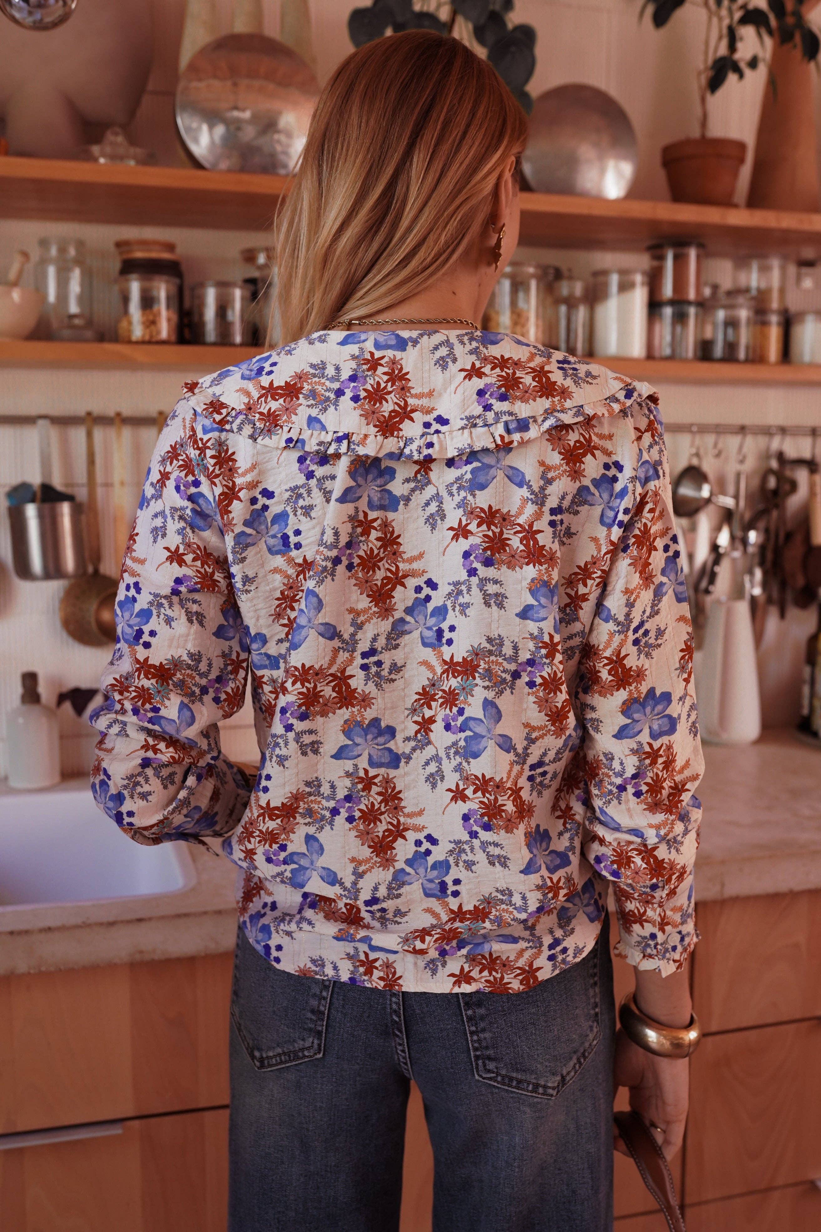 Blusa de flores con cuello bebe fruncido, tallas S a L