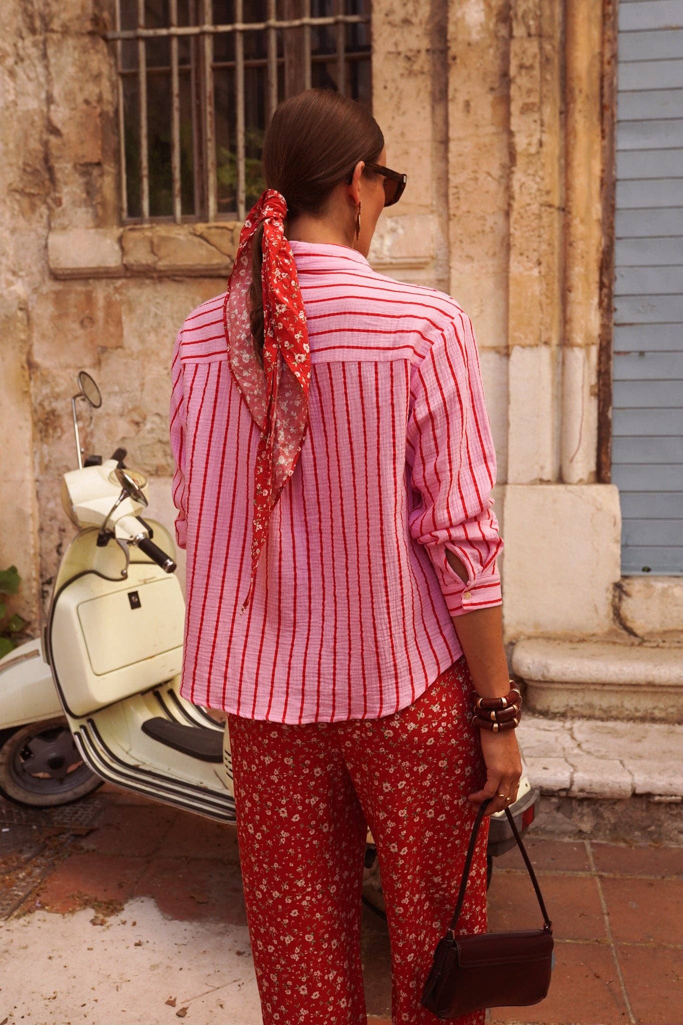 Camisa de rayas rosa de manga larga para mujer