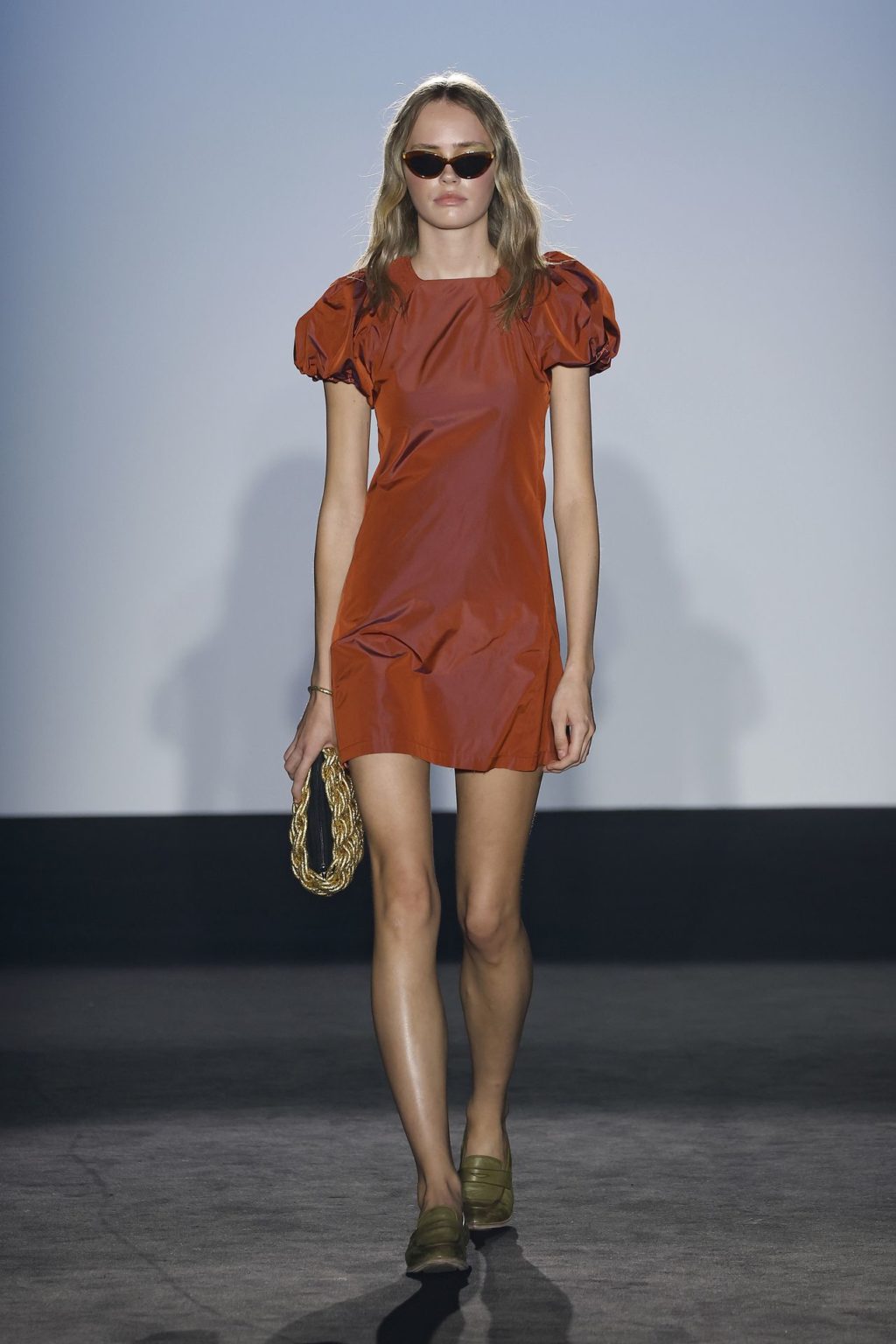 Vestido corto manga abullonada teja