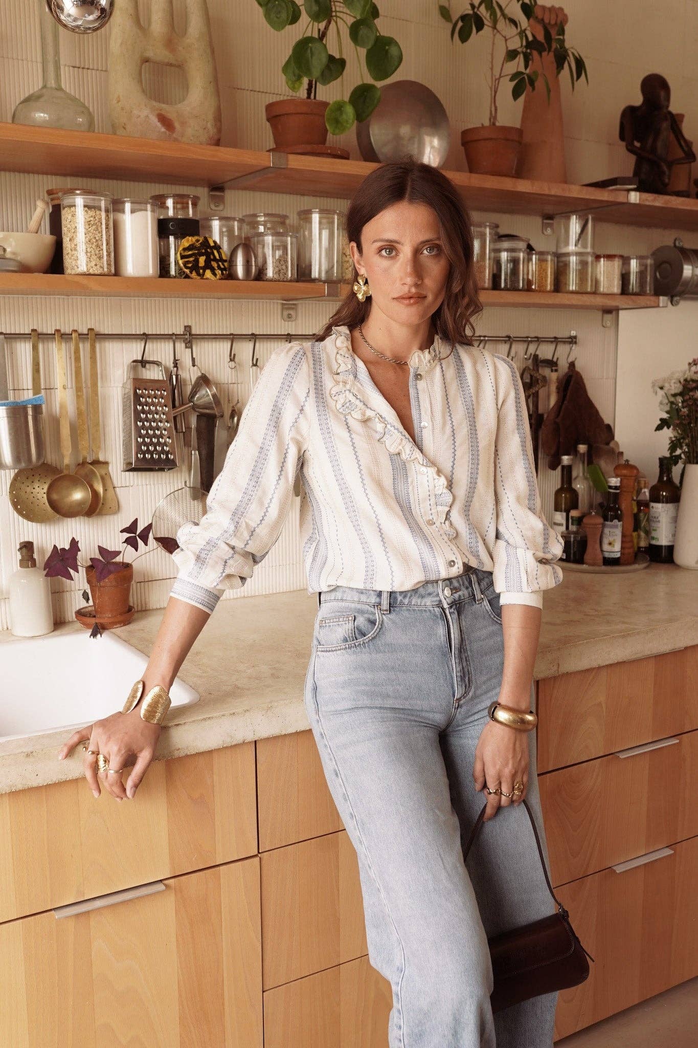Camisa azul remangada para mujer