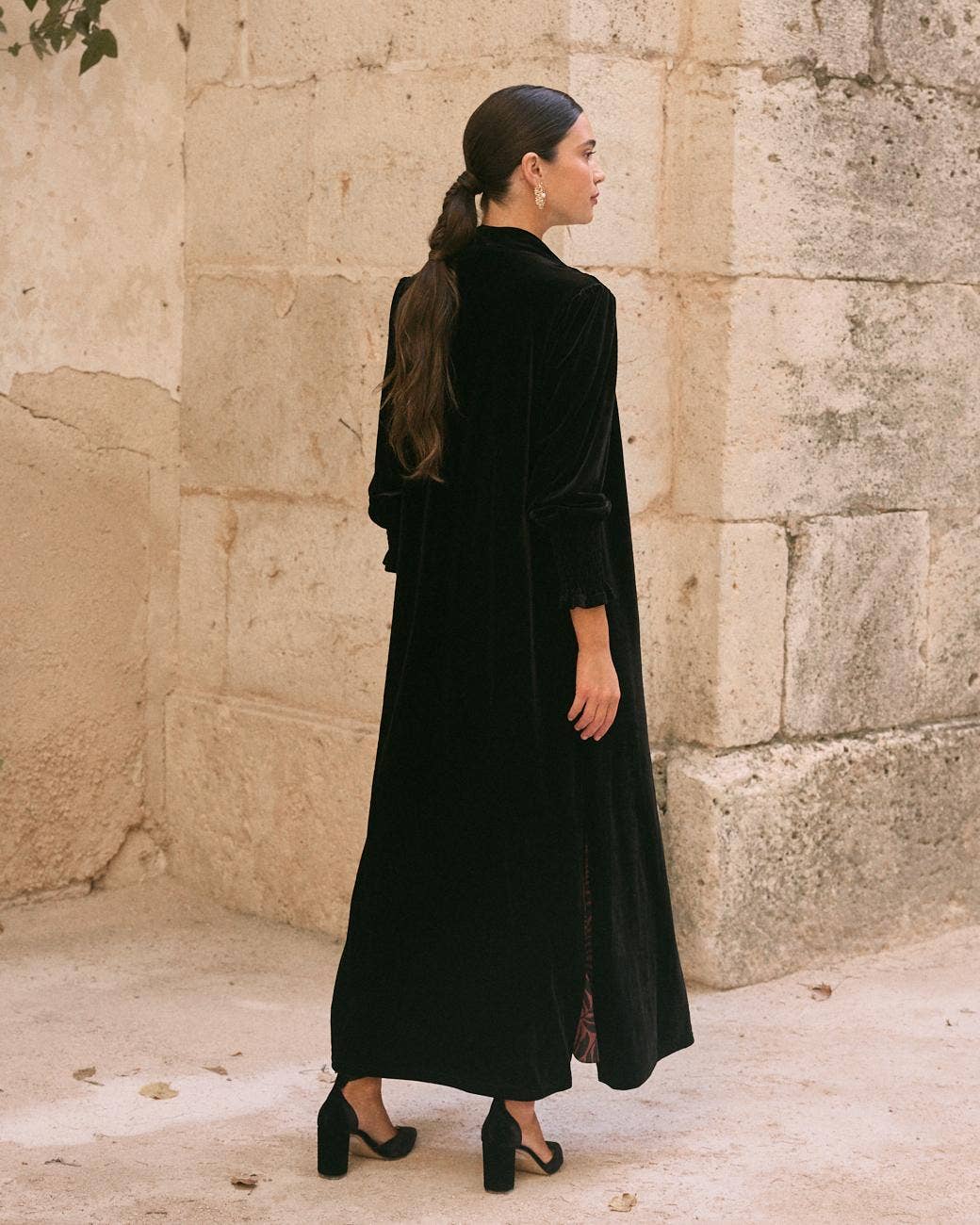 Capa larga de terciopelo negro para invitada de boda, tallas S a L