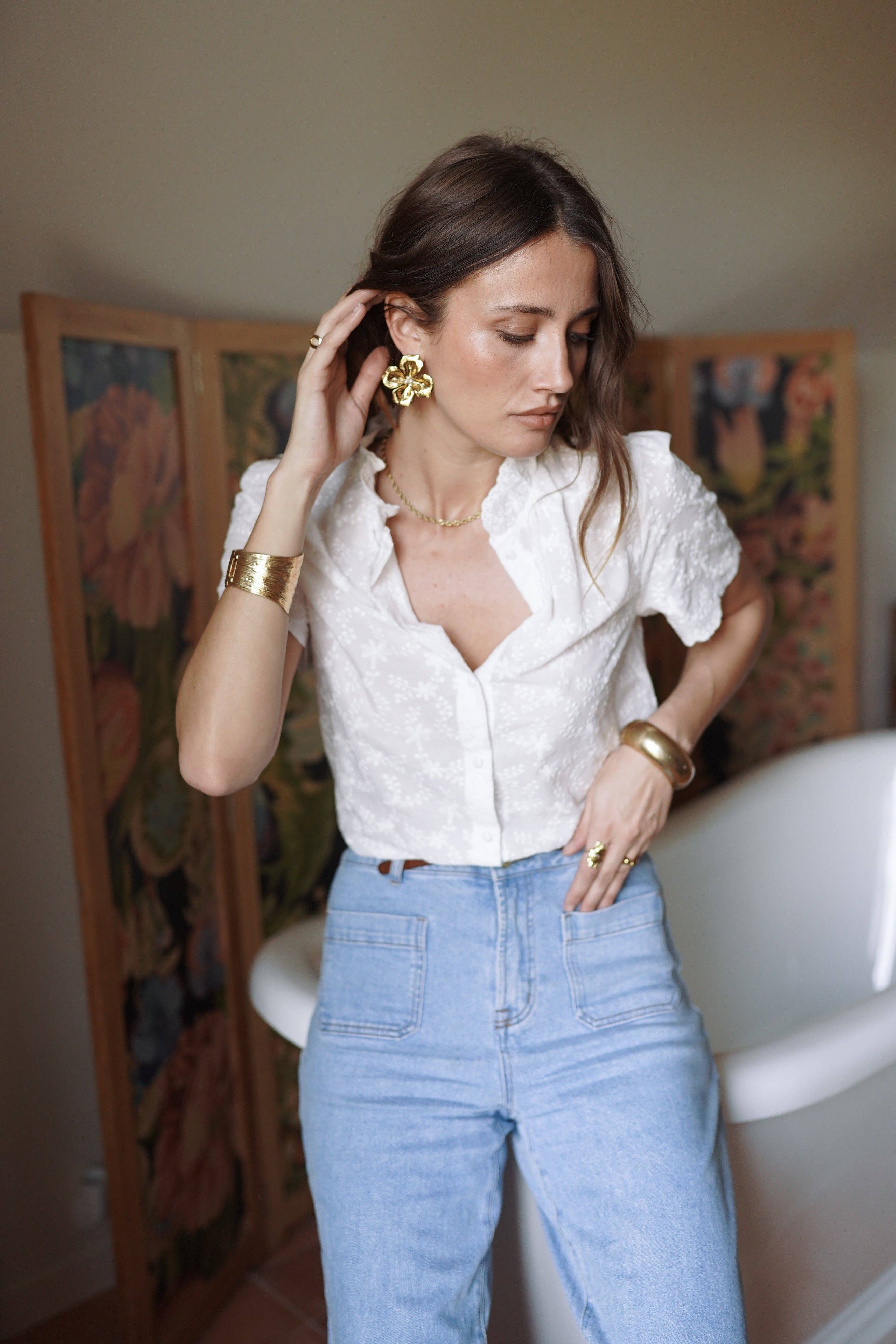 Camisa blanca bordada con manga corta festoneada · MHOSS Oviedo