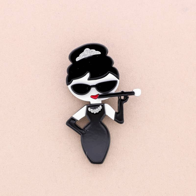 Detalle del broche de resina Audrey