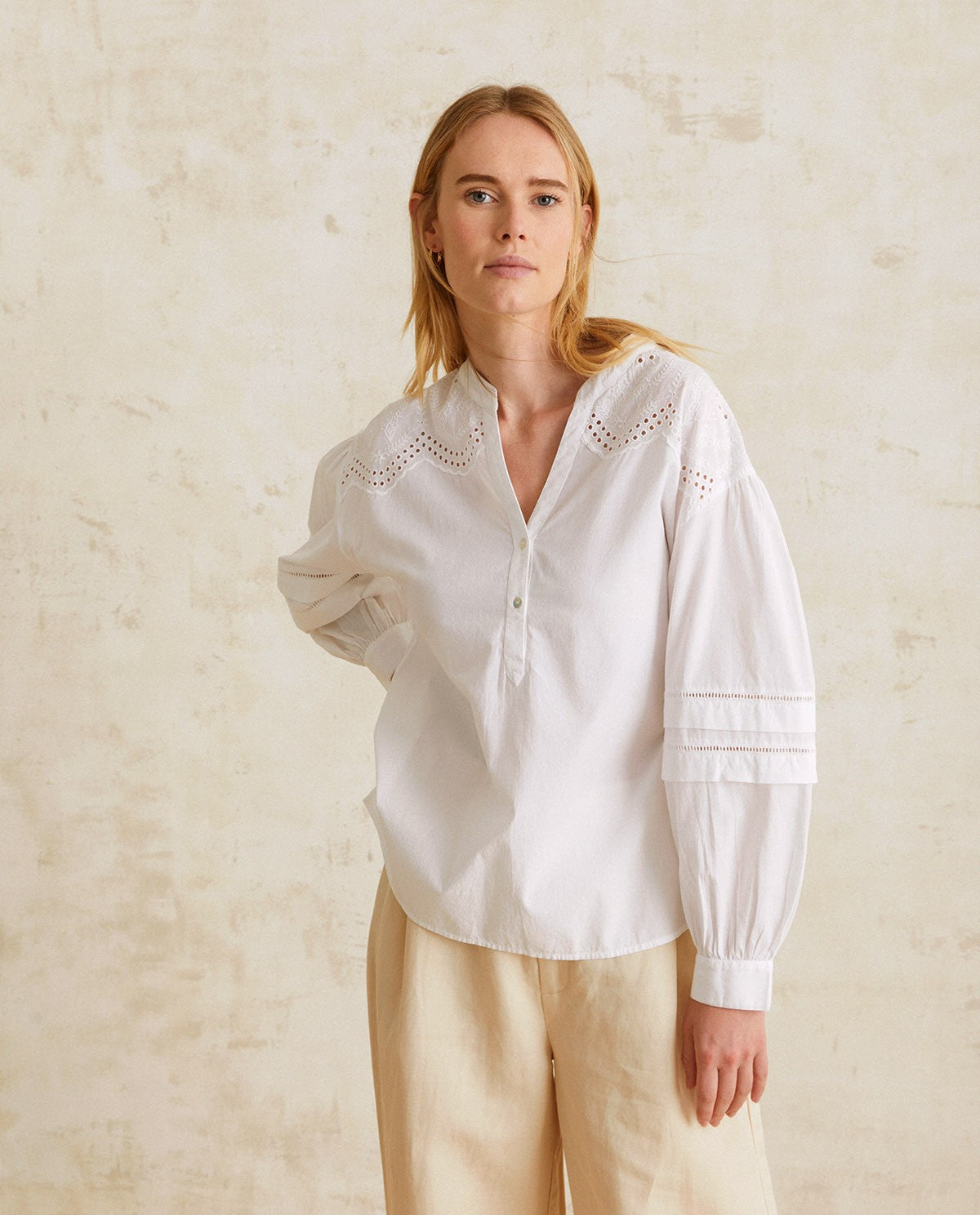 Blusa blanca bordados algodón