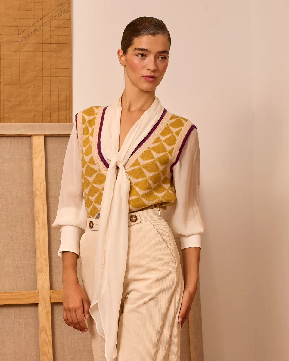 Chaleco greca de intarsia mostaza