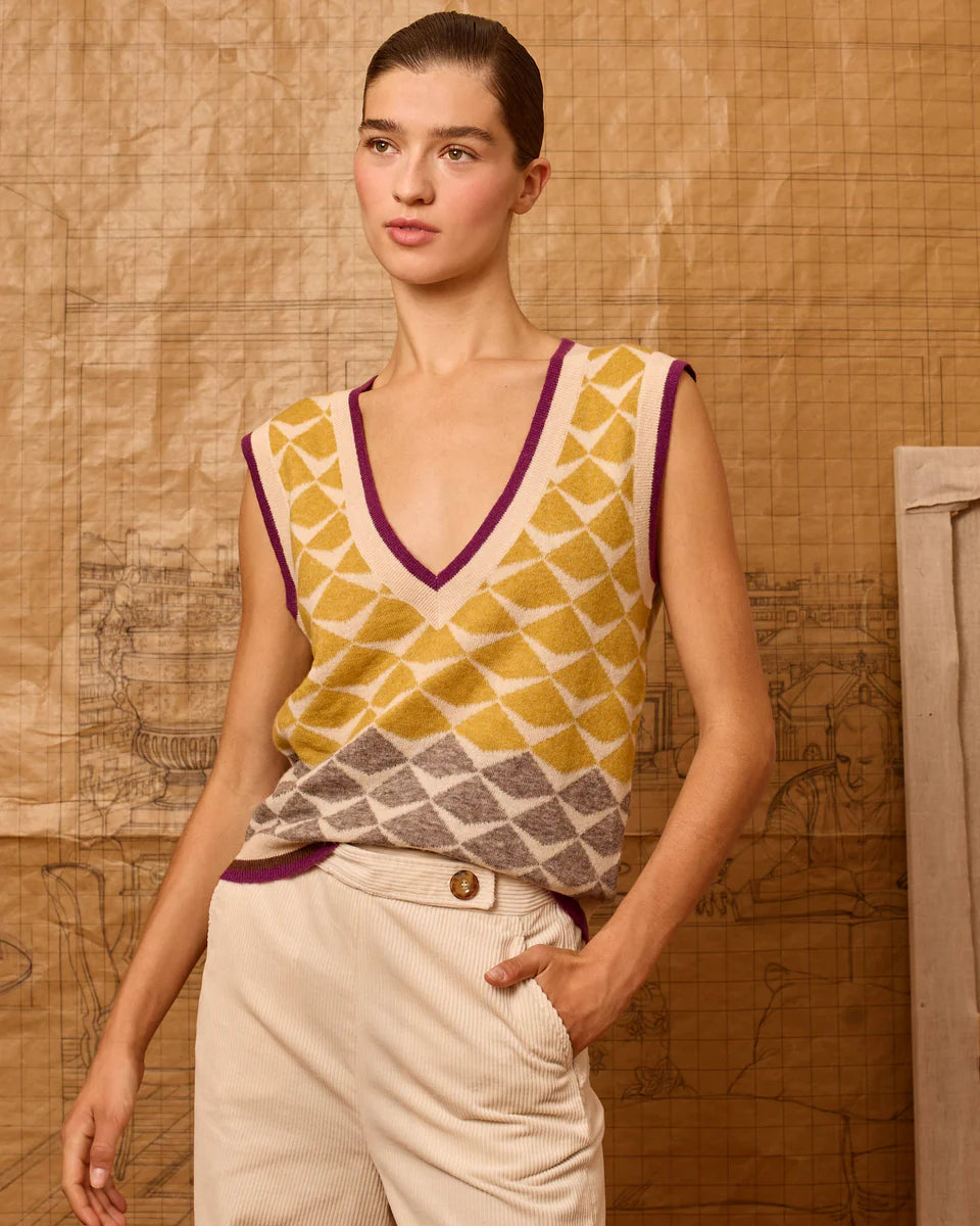 Chaleco greca de intarsia mostaza