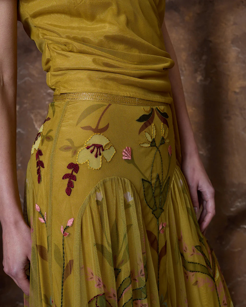 Falda de tul mostaza