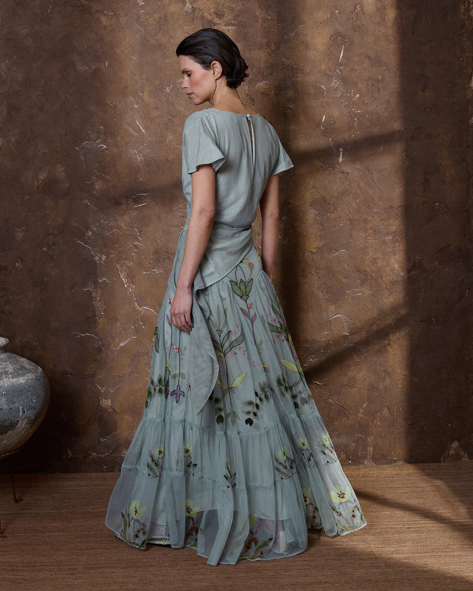 Falda de tul gris azulado