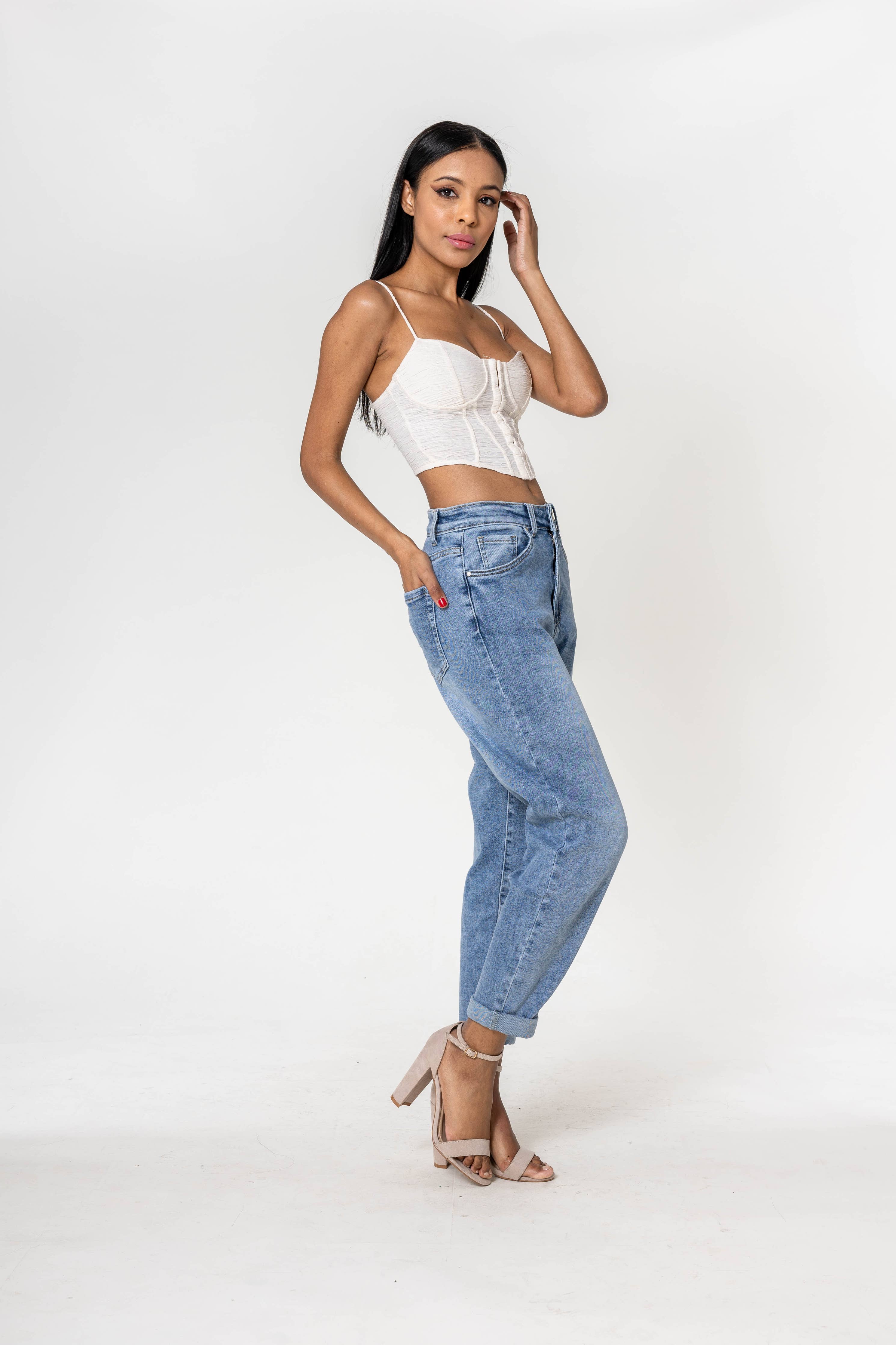 Pantalón vaquero mom de talle alto para mujer
