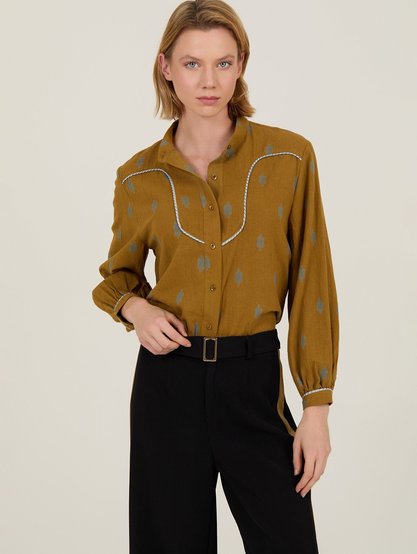 Blusa estampada con vivo