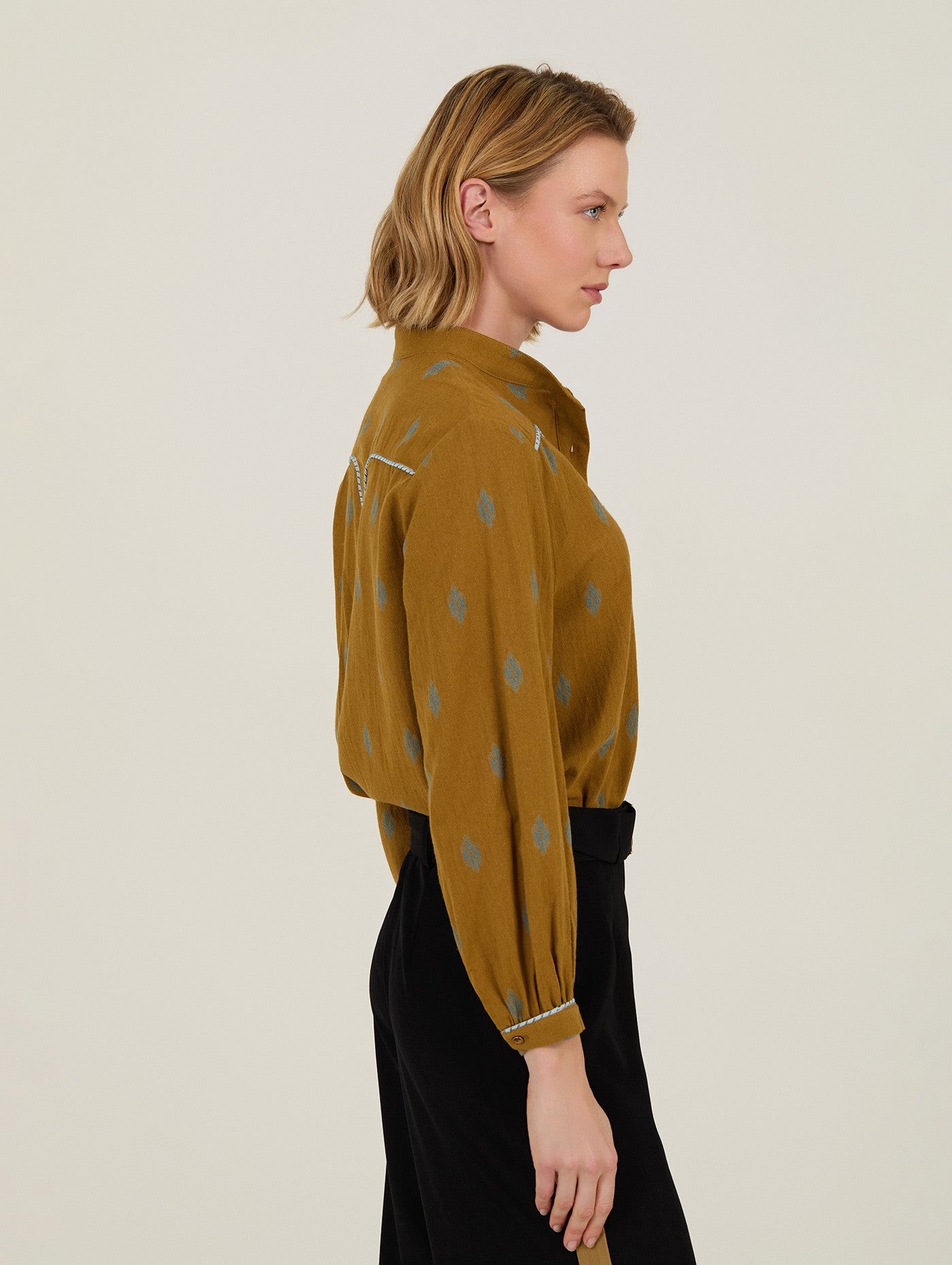 Blusa estampada con vivo