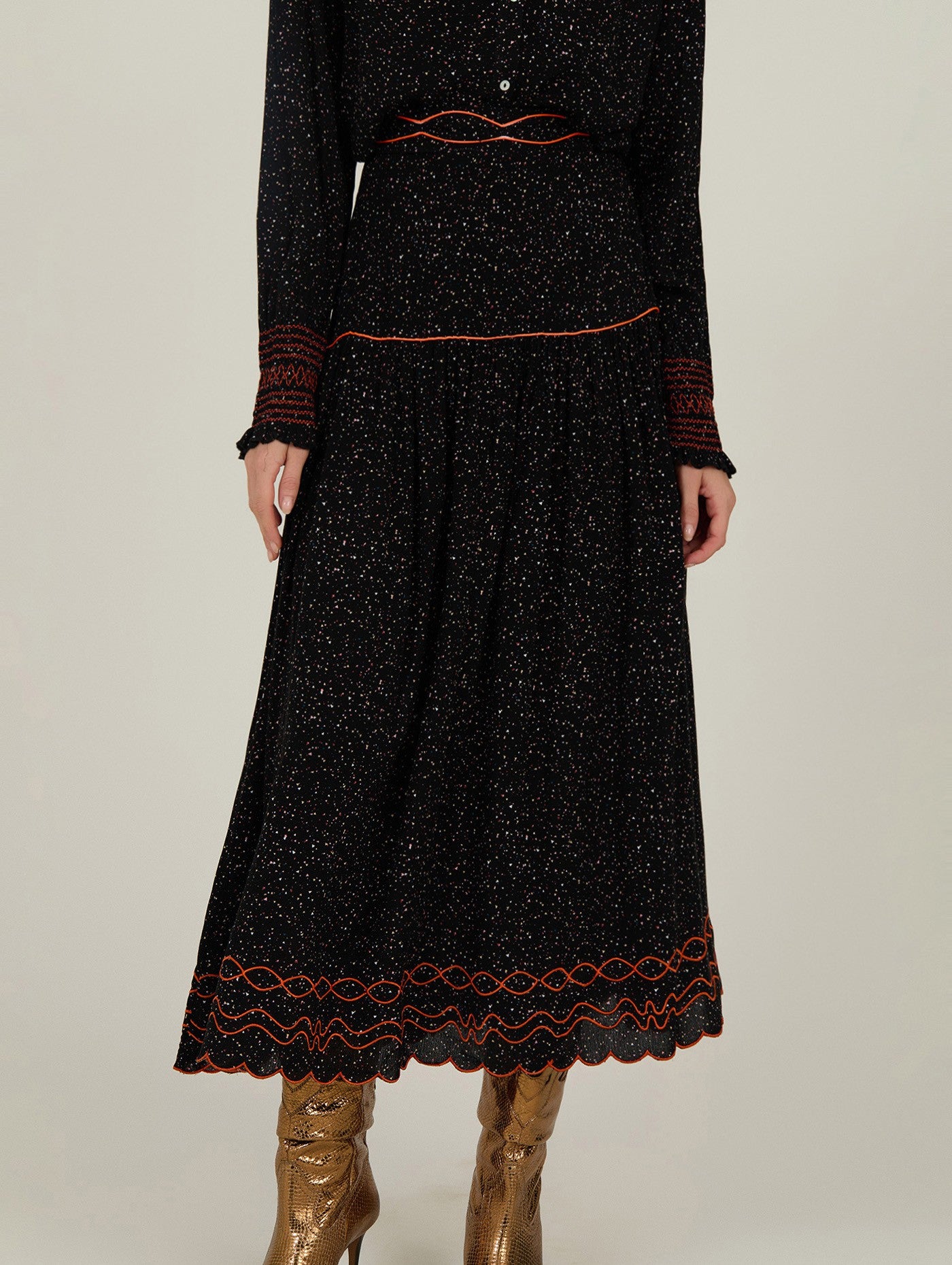 Falda larga con contrastes