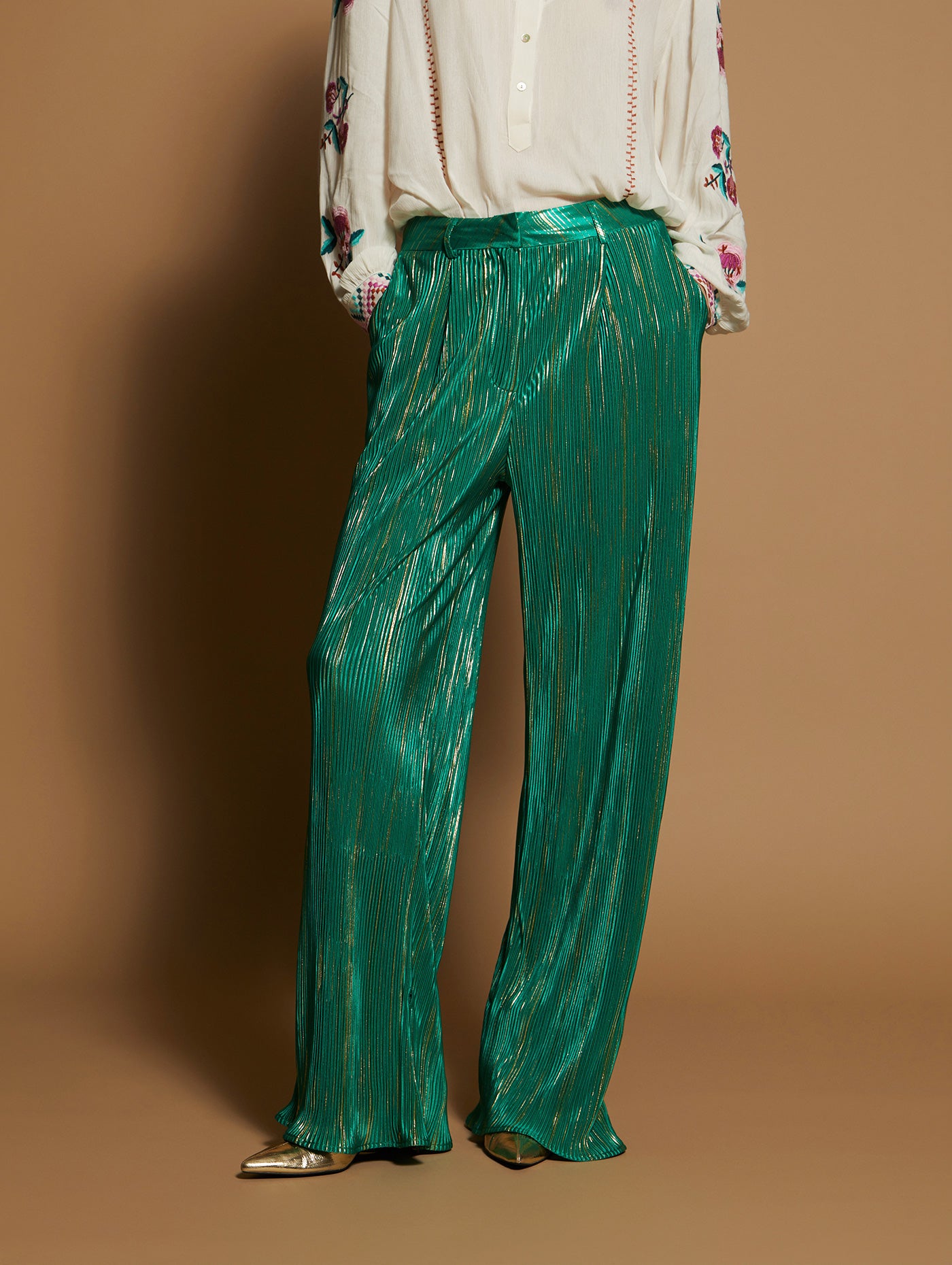 Pantalón verde plisado