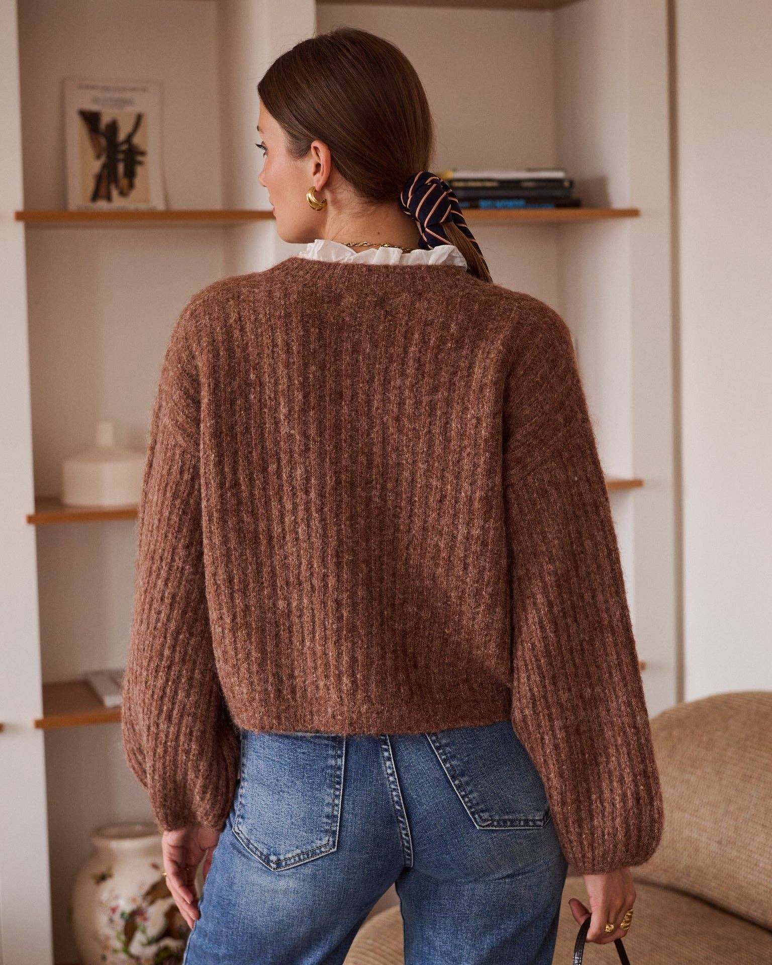 Cárdigan de punto camel con cuello redondo para mujer