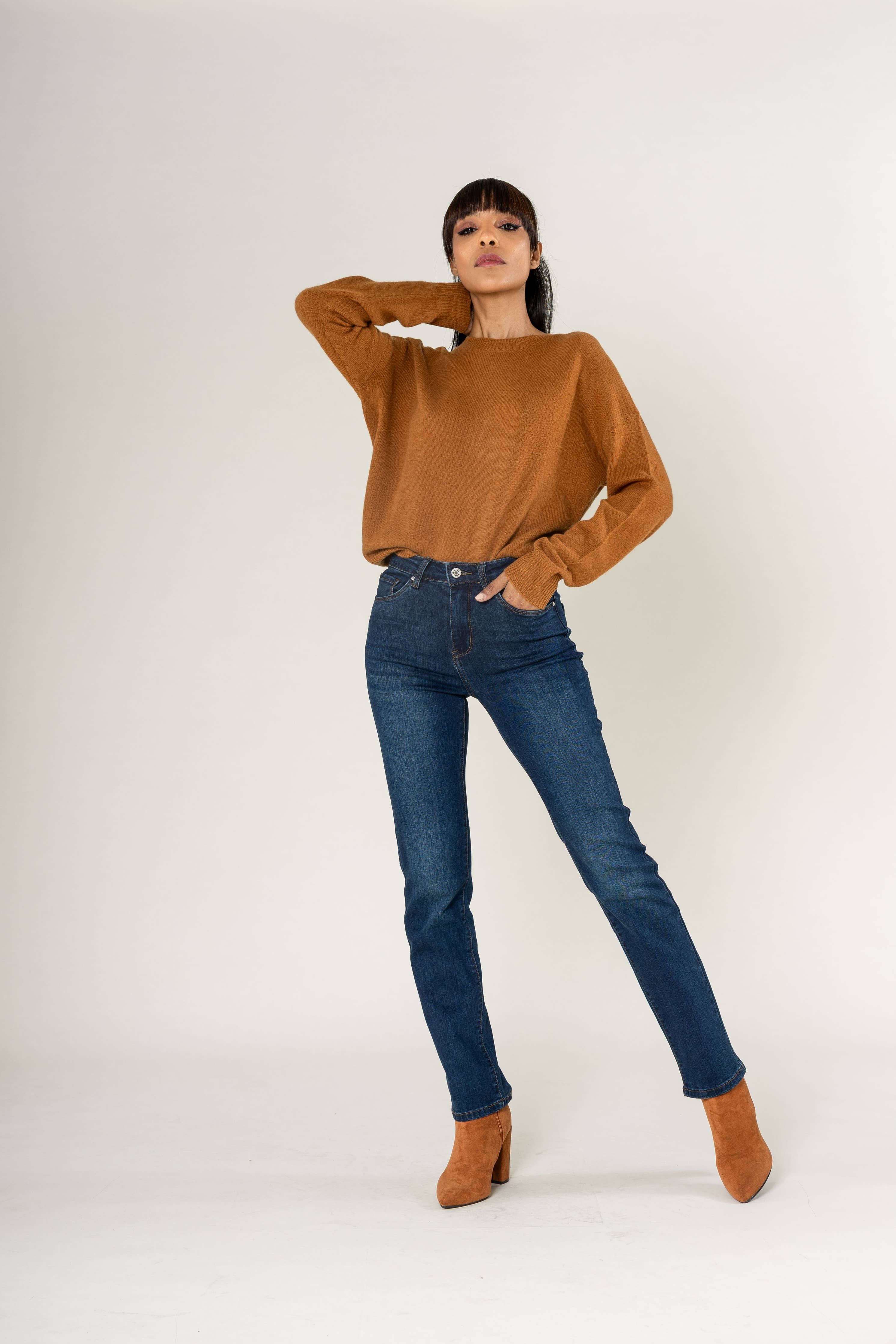 Vaquero de mujer en denim elástico azul oscuro