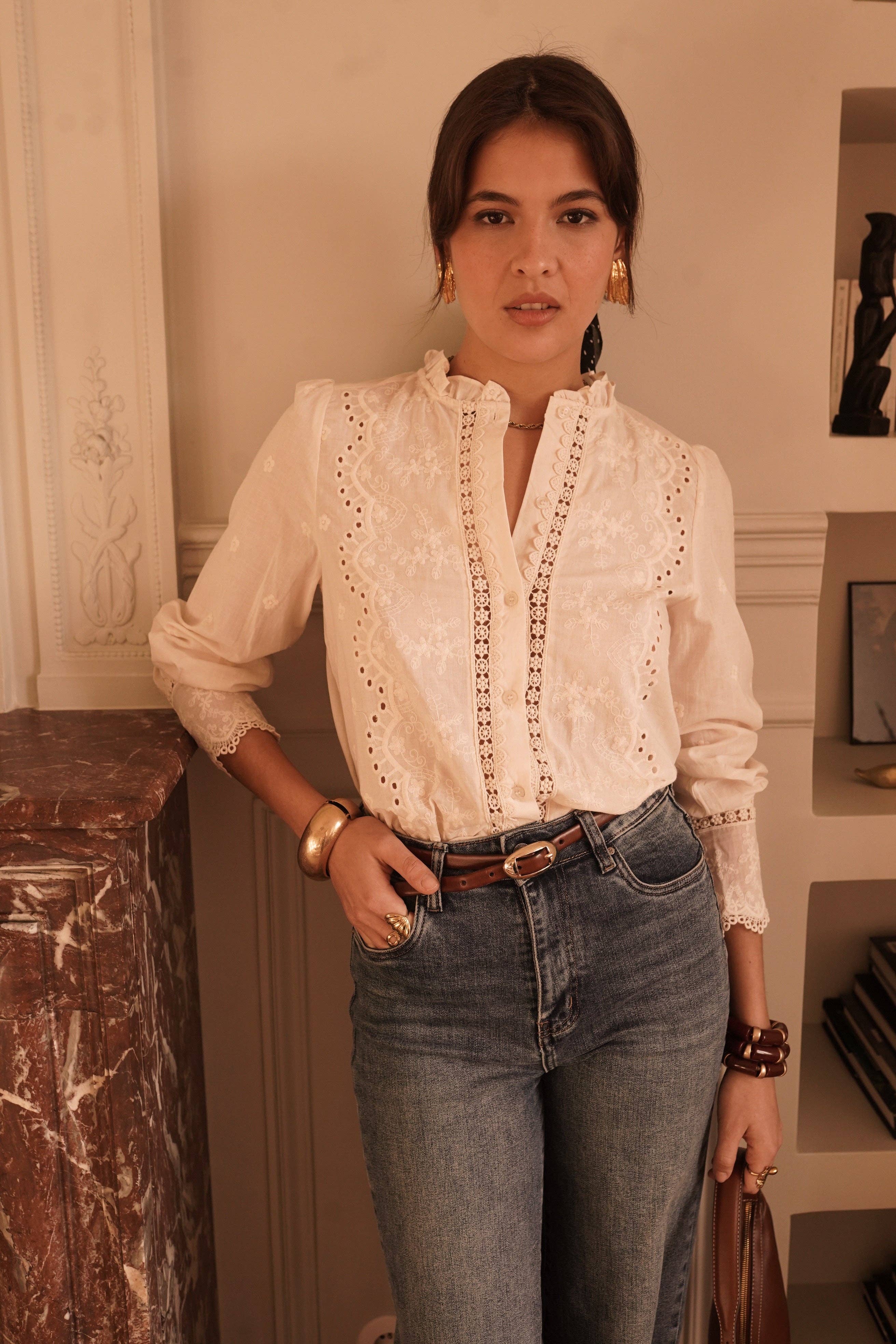 Blusa beige de algodón con bordado y calados para mujer