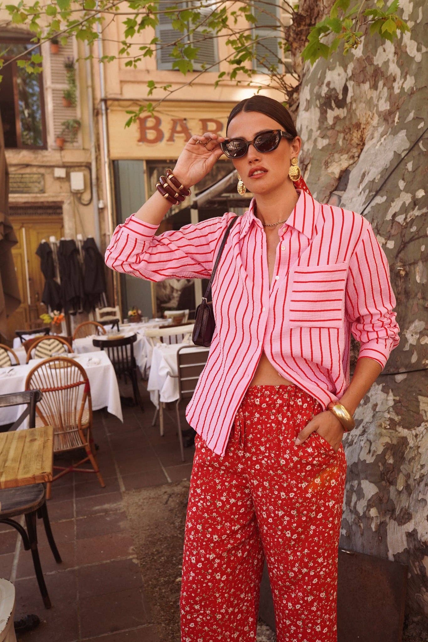 Camisa rosa de algodón suave con cuello clásico