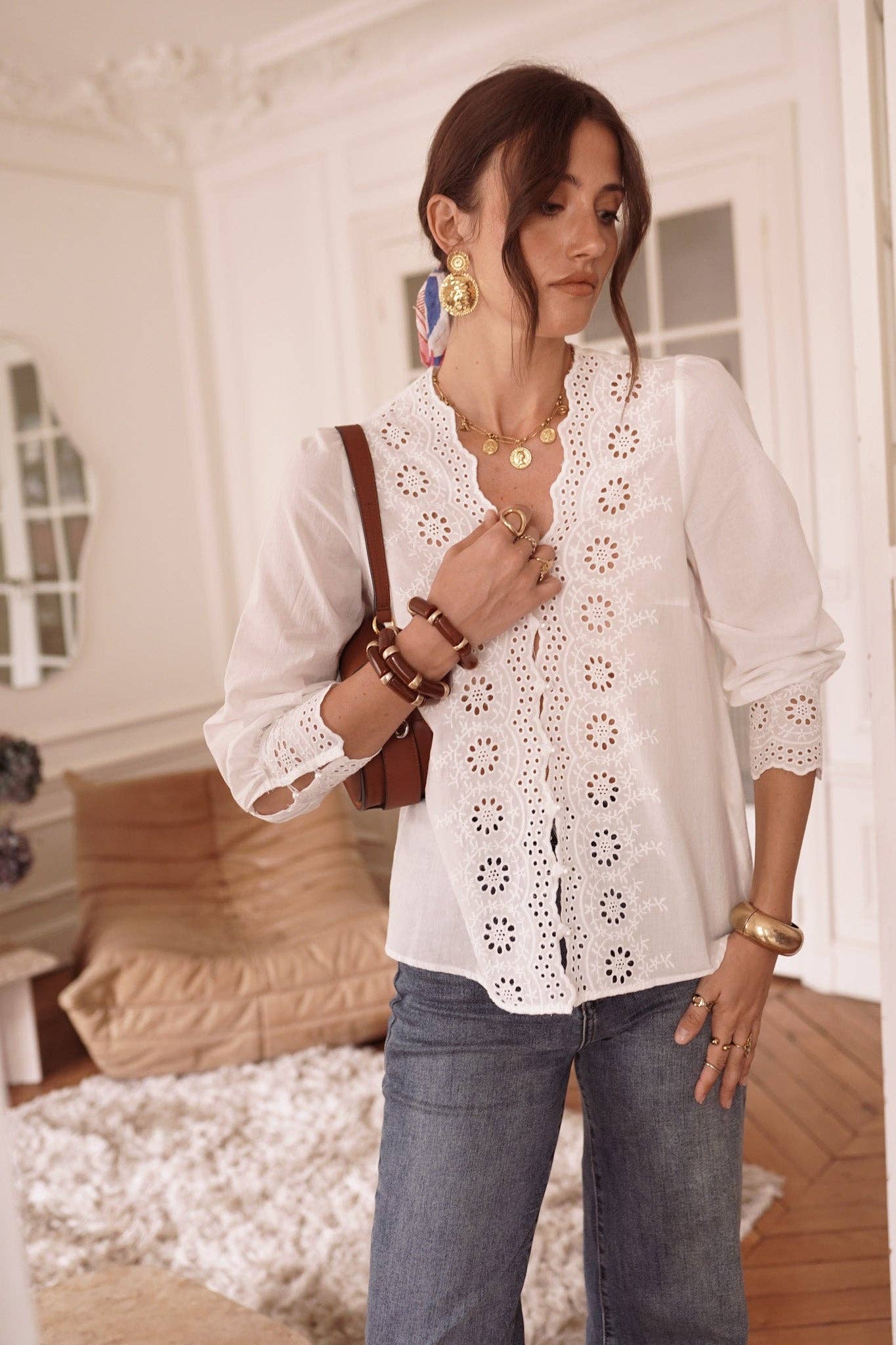 Camisa blanca de corte clásico en algodón para mujer