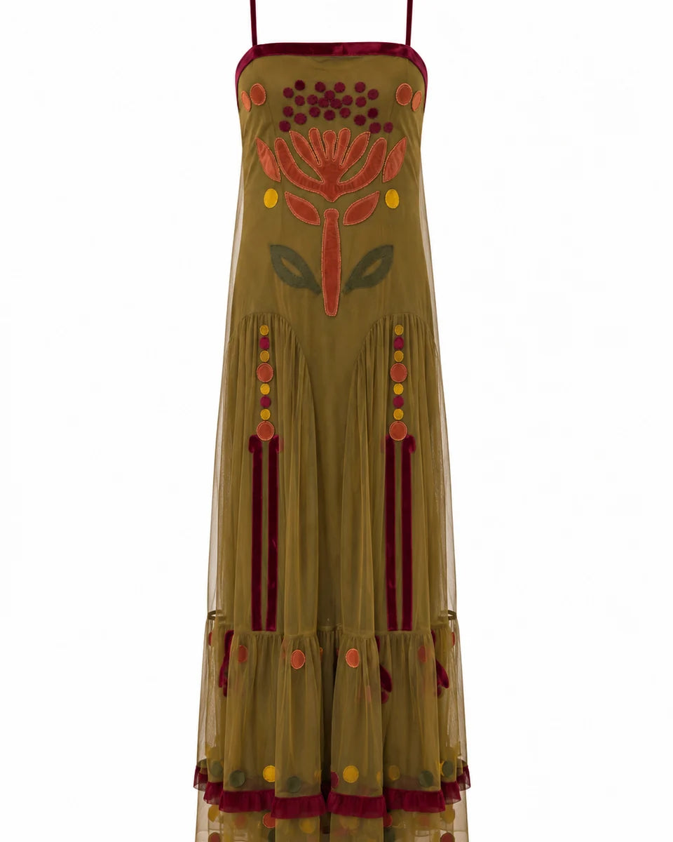 Vestido largo de tul verde con bordados · Is Coming | MHOSS